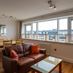 Geata Na Cathrach - Lakeside Apartamento